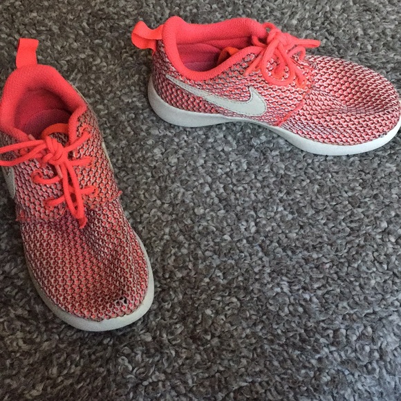 Nike netted shoes - Picture 3 of 3